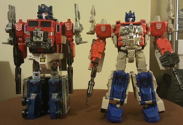 Generations Titans Return Leader Class Powermaster Optimus Prime In Hand Photos  (8 of 13)